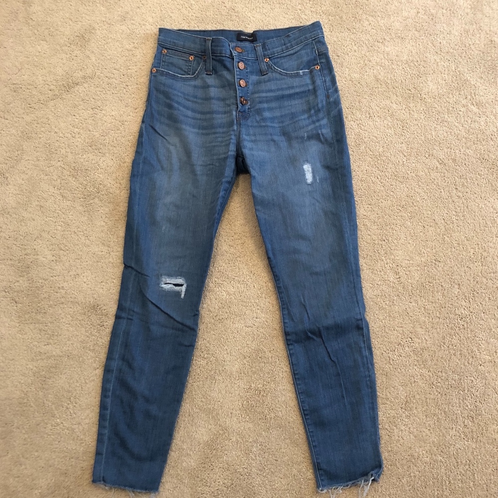 Exposed fly slim distressed jeans